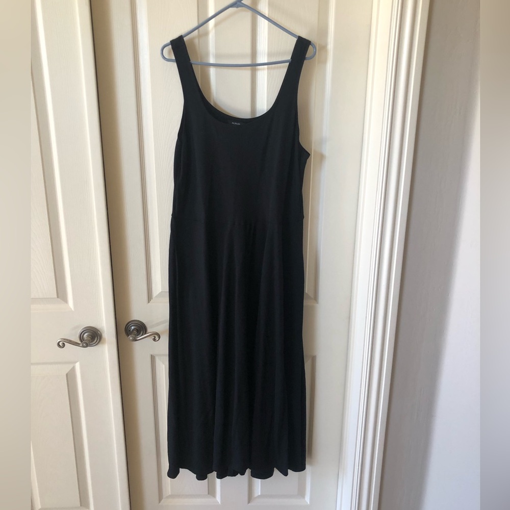 Black Sleeveless Midi Dress